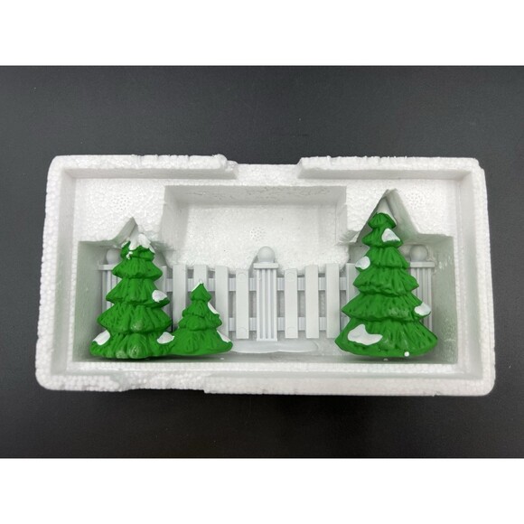 Dept 56 The Original Snow Village “Frosty Tree-Lined Picket Fence” w/ Box - Picture 5 of 5